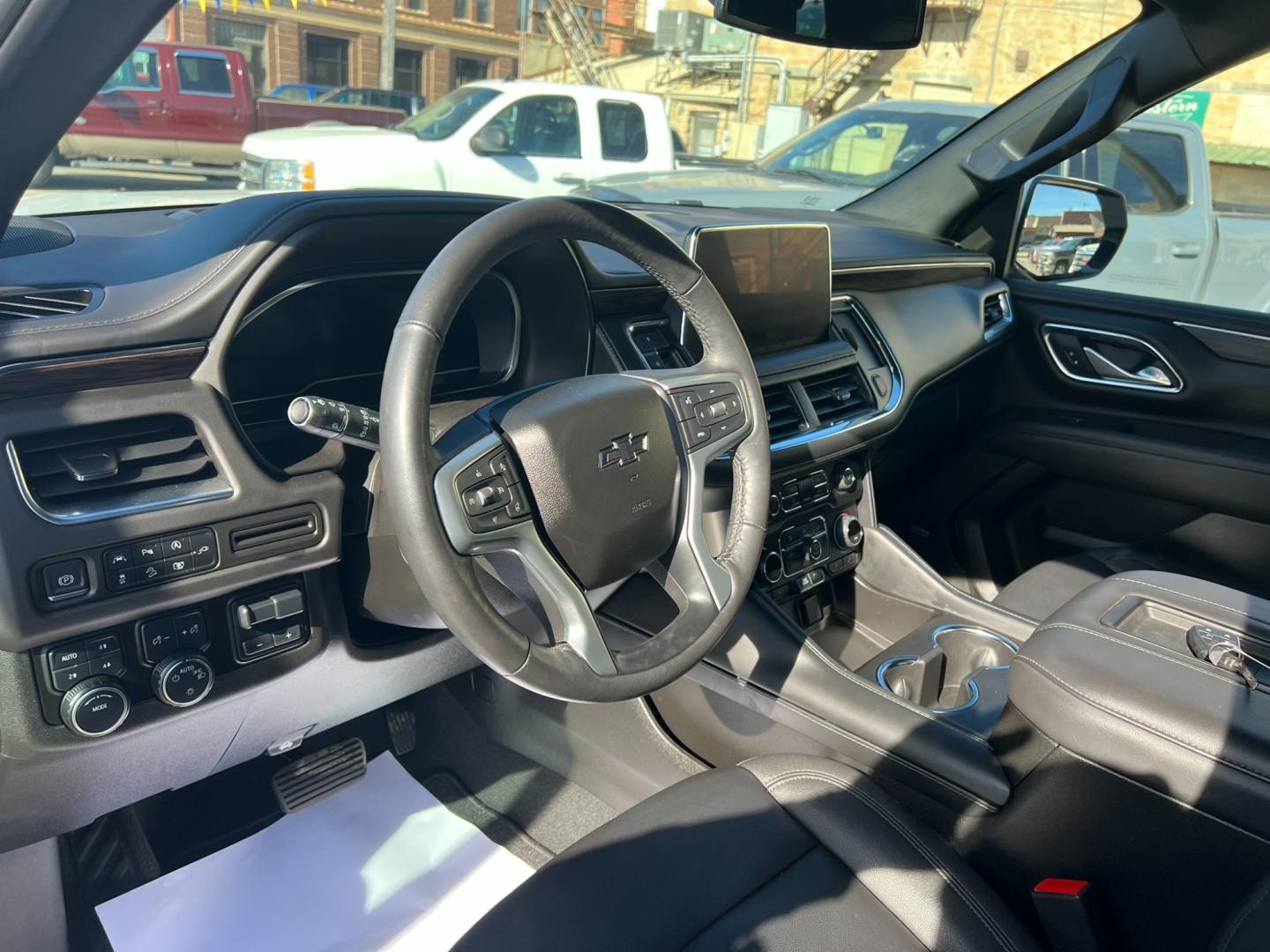 2022 WHITE /Black Chevrolet Tahoe Z71 w/ Luxury Package (1GNSKPKD6NR) with an 5.3L V8 engine, Automatic transmission, located at 116 5th Avenue South, Lewistown, MT, 59457, 47.063877, -109.427879 - Experience the power and luxury of the 2022 Chevrolet Tahoe Z71. This stunning SUV combines rugged durability with unmatched comfort, making it the perfect vehicle for any adventure. Whether you're navigating city streets or exploring off-road trails, the Tahoe Z71 delivers a smooth, responsive ride - Photo#19